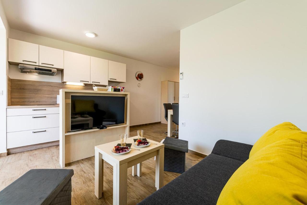 Apartmaji Banonia Verzej Bagian luar foto