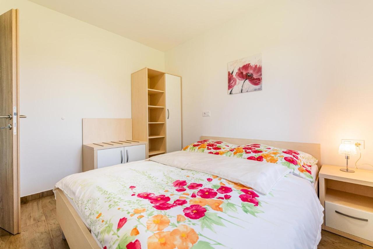 Apartmaji Banonia Verzej Bagian luar foto